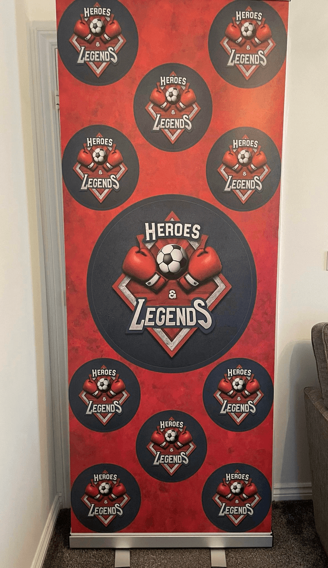 Small pull up roller banner