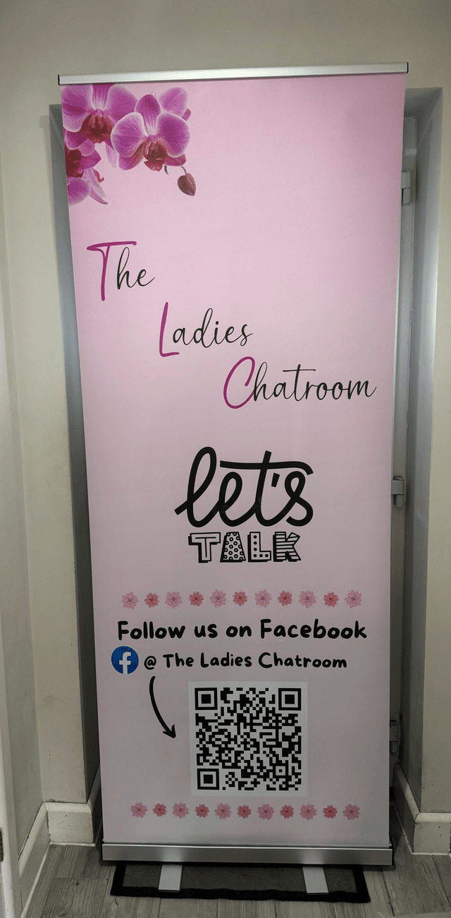 Small pull up roller banner