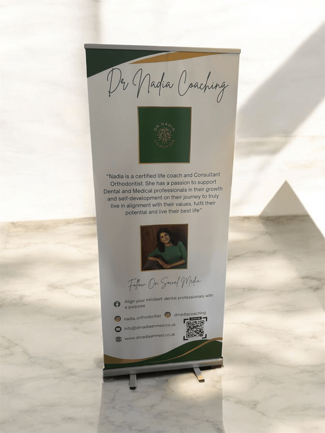Small pull up roller banner